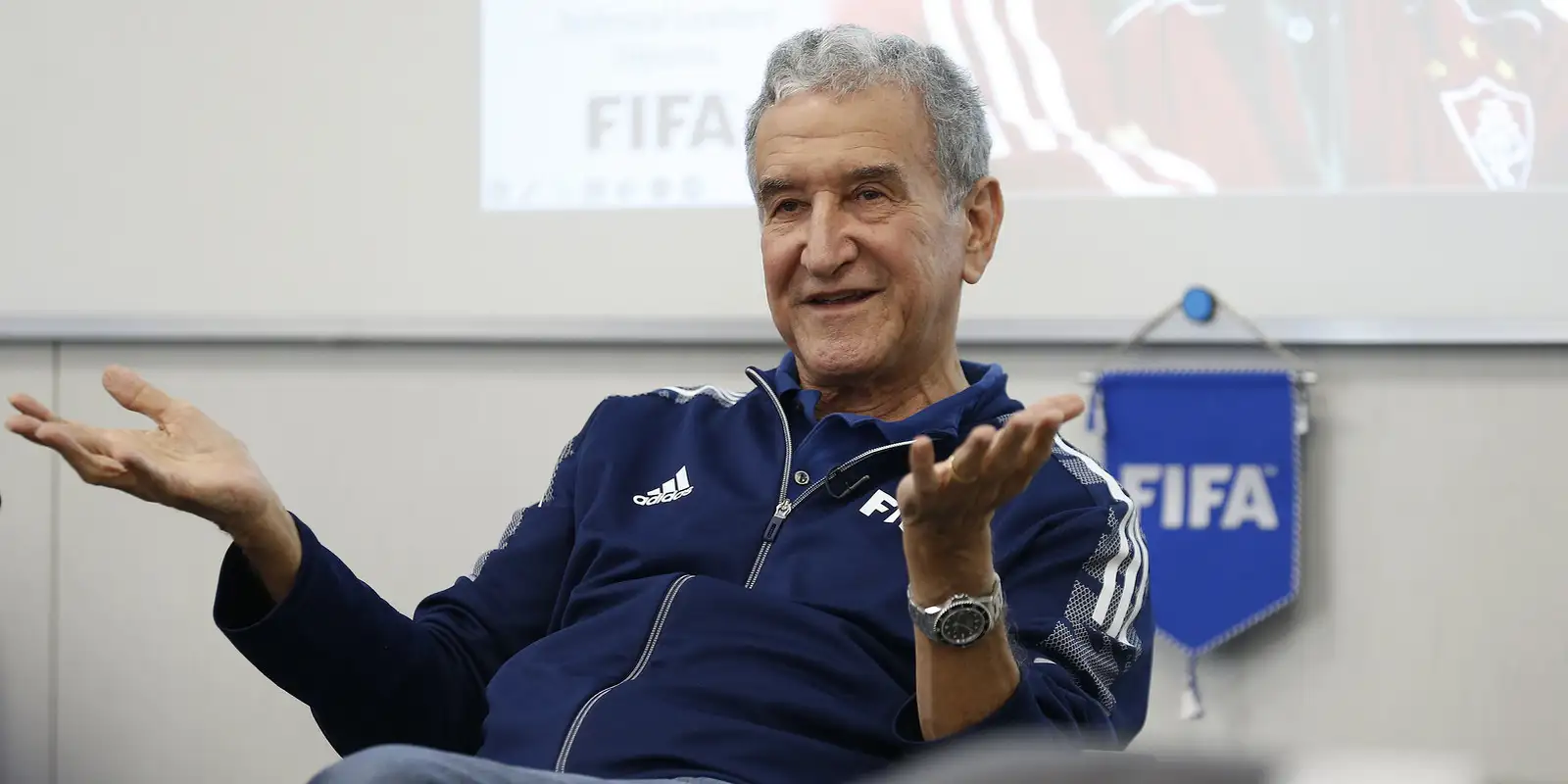 Parreira apresenta melhora e pode deixar UTI até o final de semana
