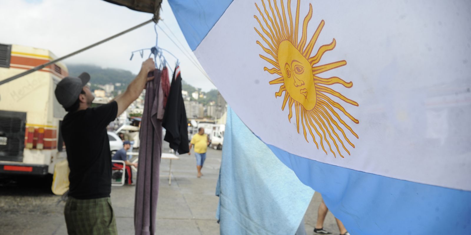 Quase metade dos jovens argentinos vive em vulnerabilidade social